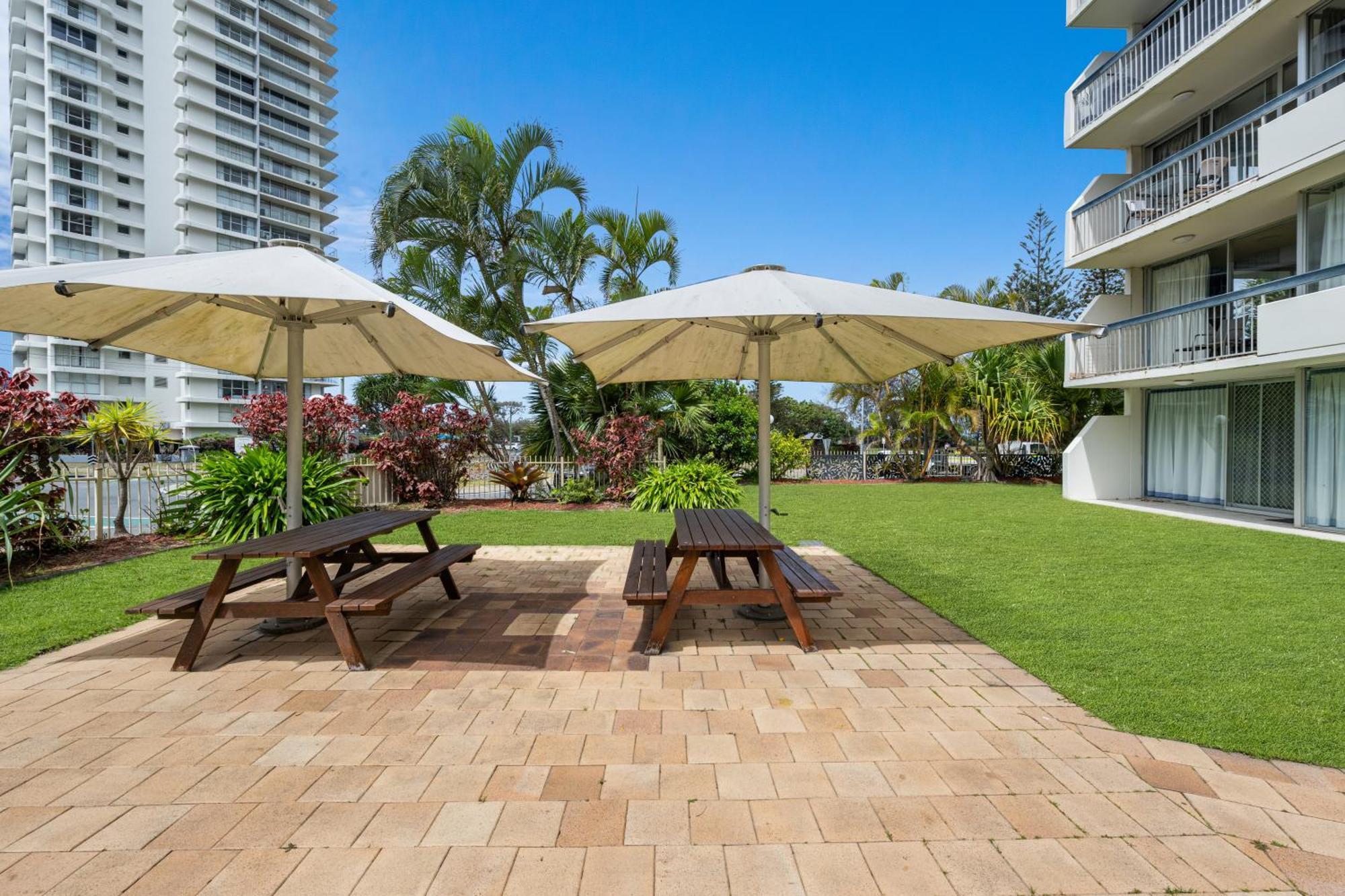 Hi Ho Beach Apartments On Broadbeach Gold Coast Exterior photo