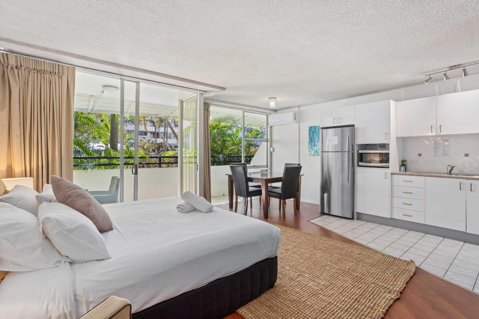 Hi Ho Beach Apartments On Broadbeach Gold Coast Exterior photo