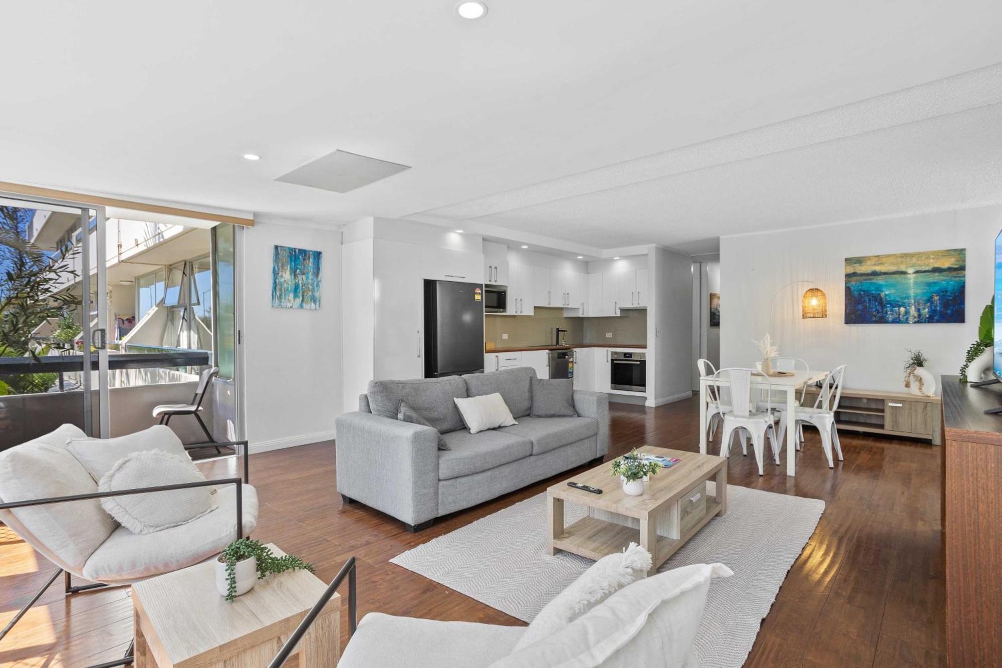 Hi Ho Beach Apartments On Broadbeach Gold Coast Exterior photo