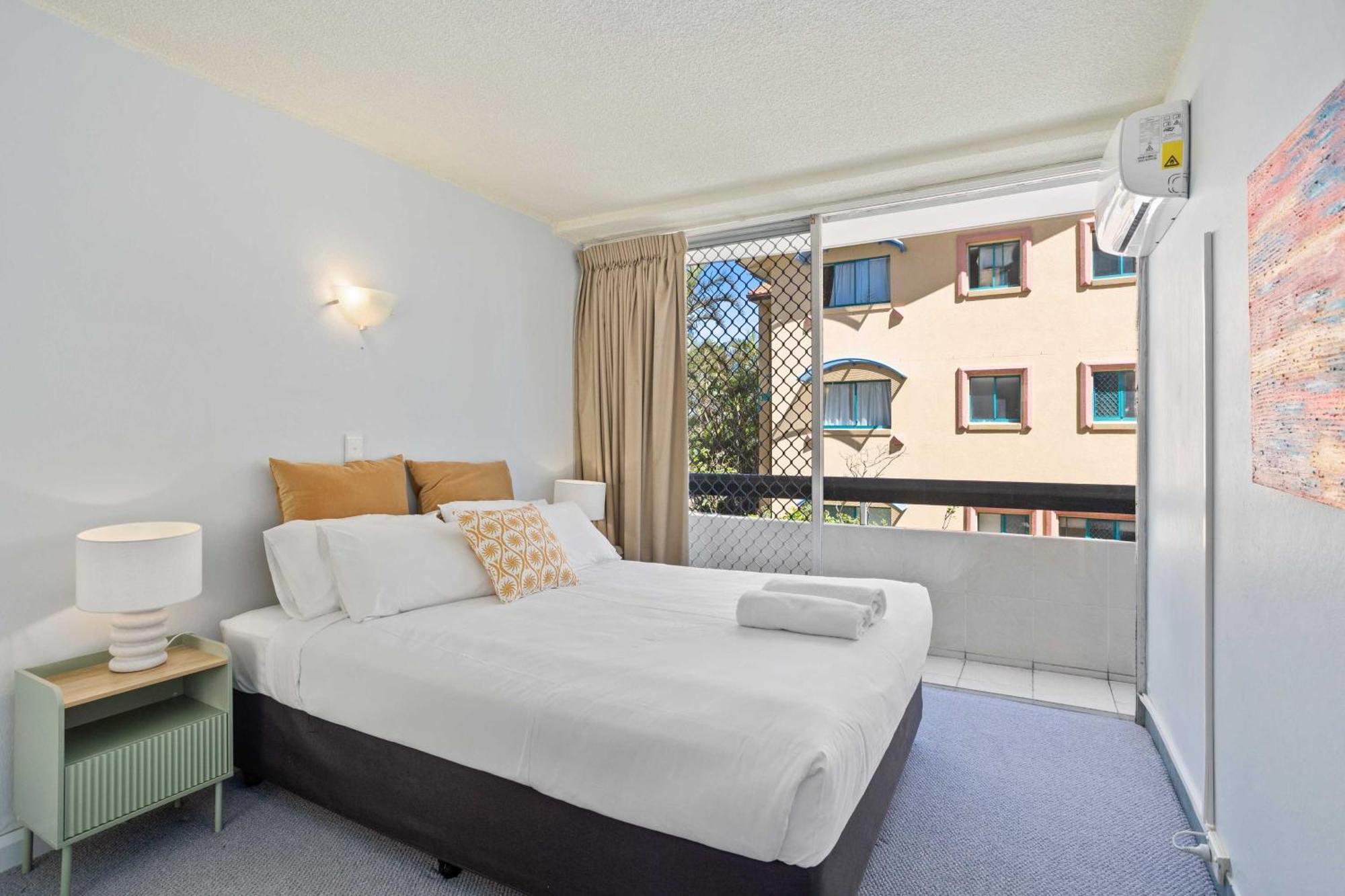 Hi Ho Beach Apartments On Broadbeach Gold Coast Exterior photo