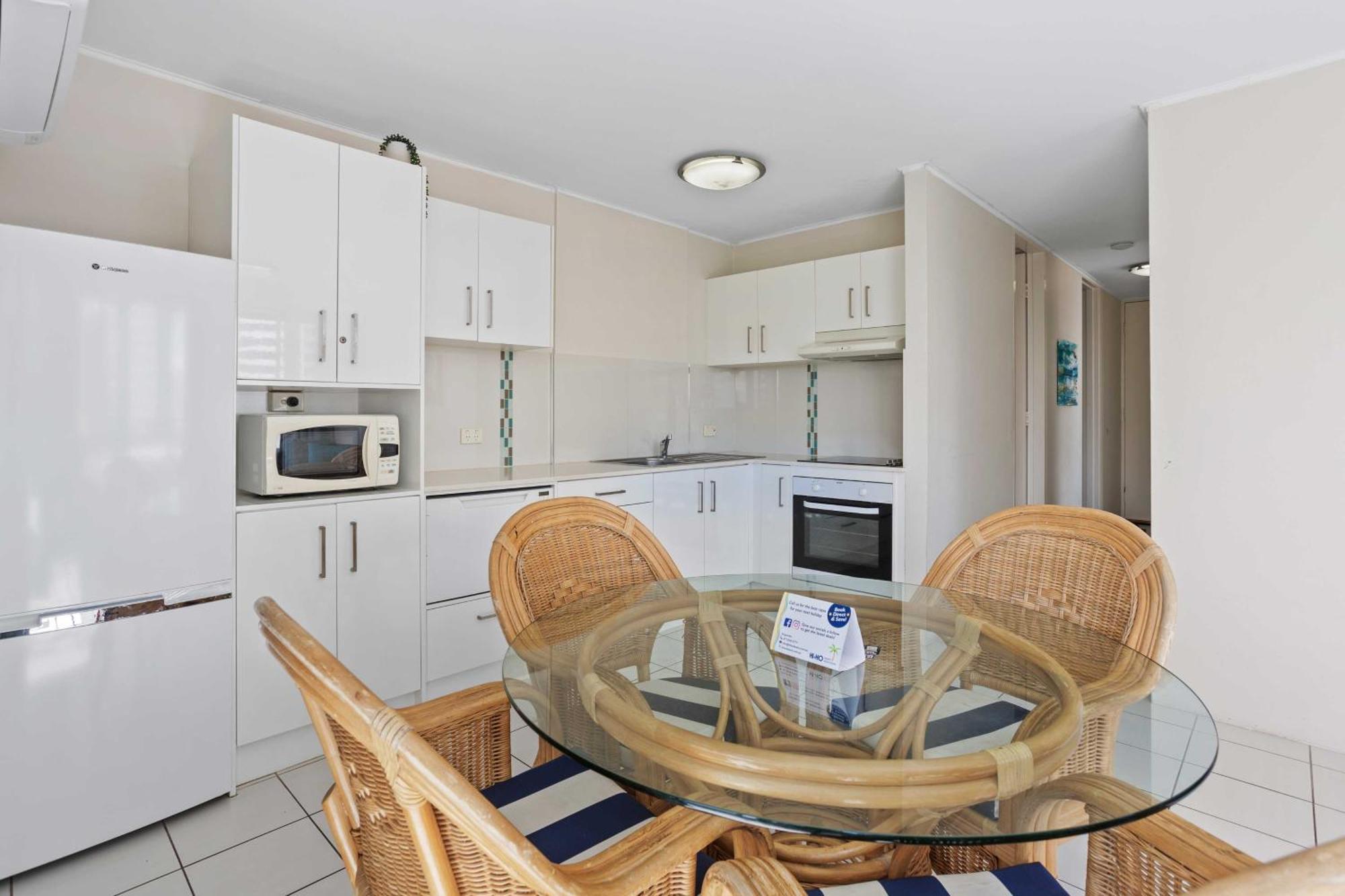 Hi Ho Beach Apartments On Broadbeach Gold Coast Exterior photo