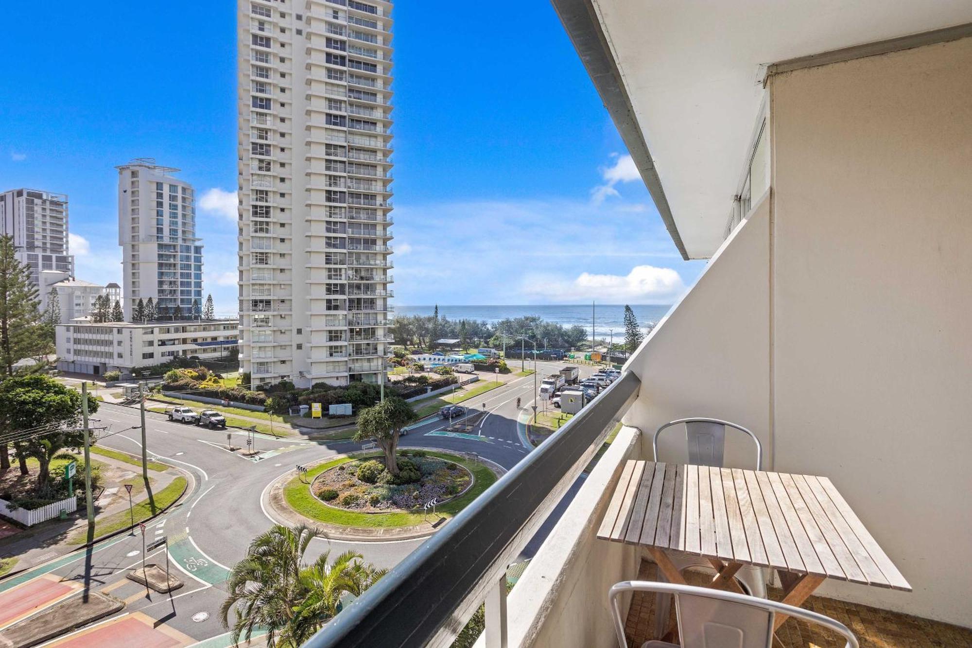 Hi Ho Beach Apartments On Broadbeach Gold Coast Exterior photo