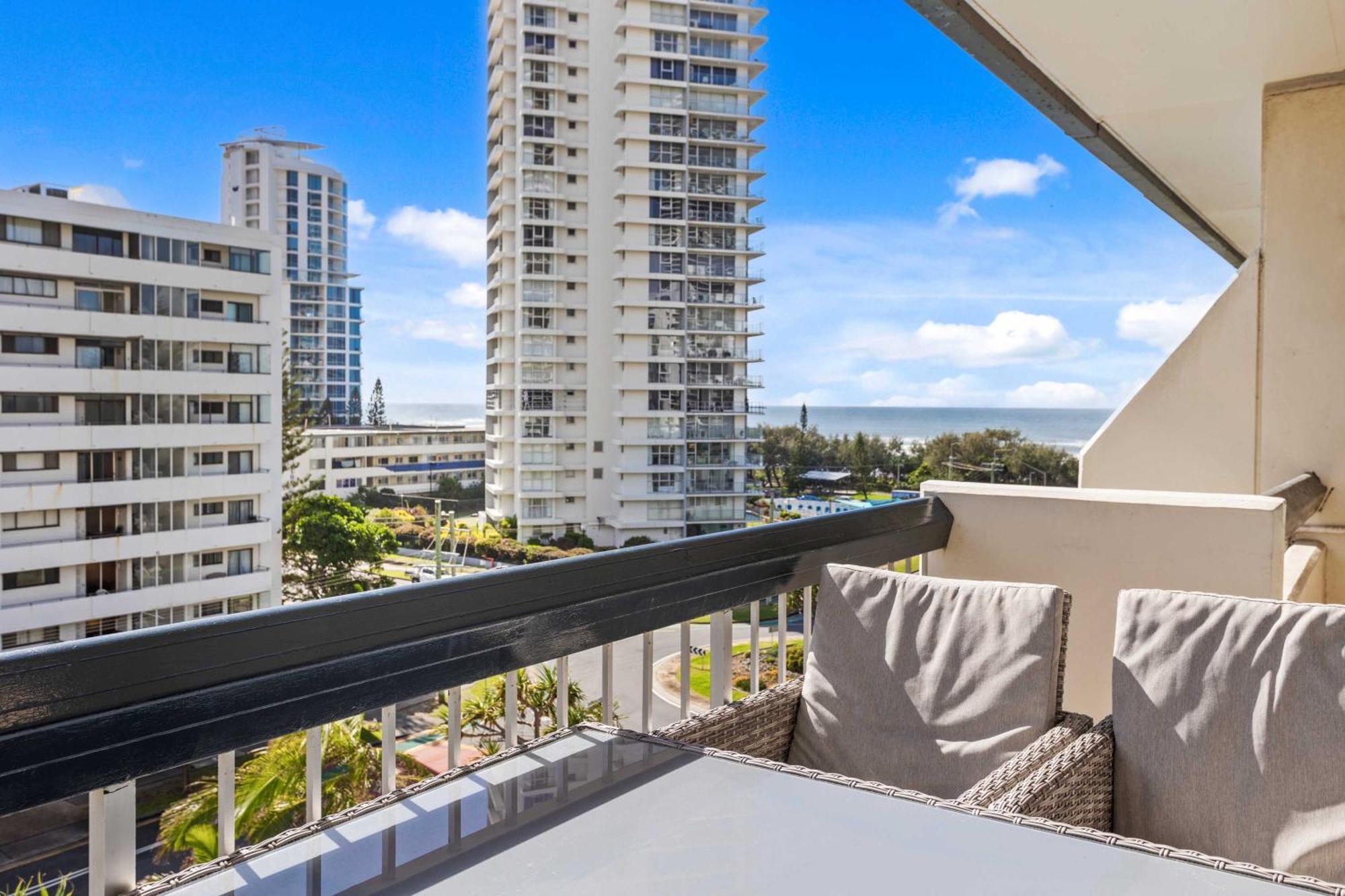 Hi Ho Beach Apartments On Broadbeach Gold Coast Exterior photo