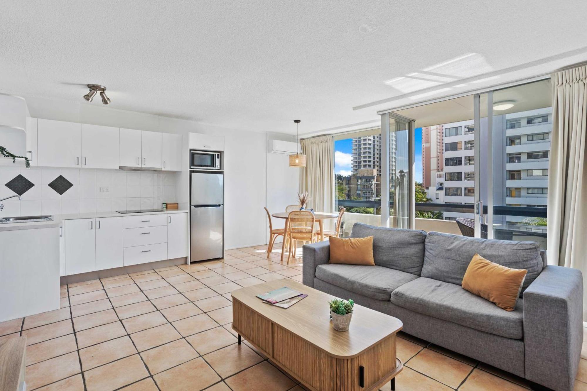 Hi Ho Beach Apartments On Broadbeach Gold Coast Exterior photo