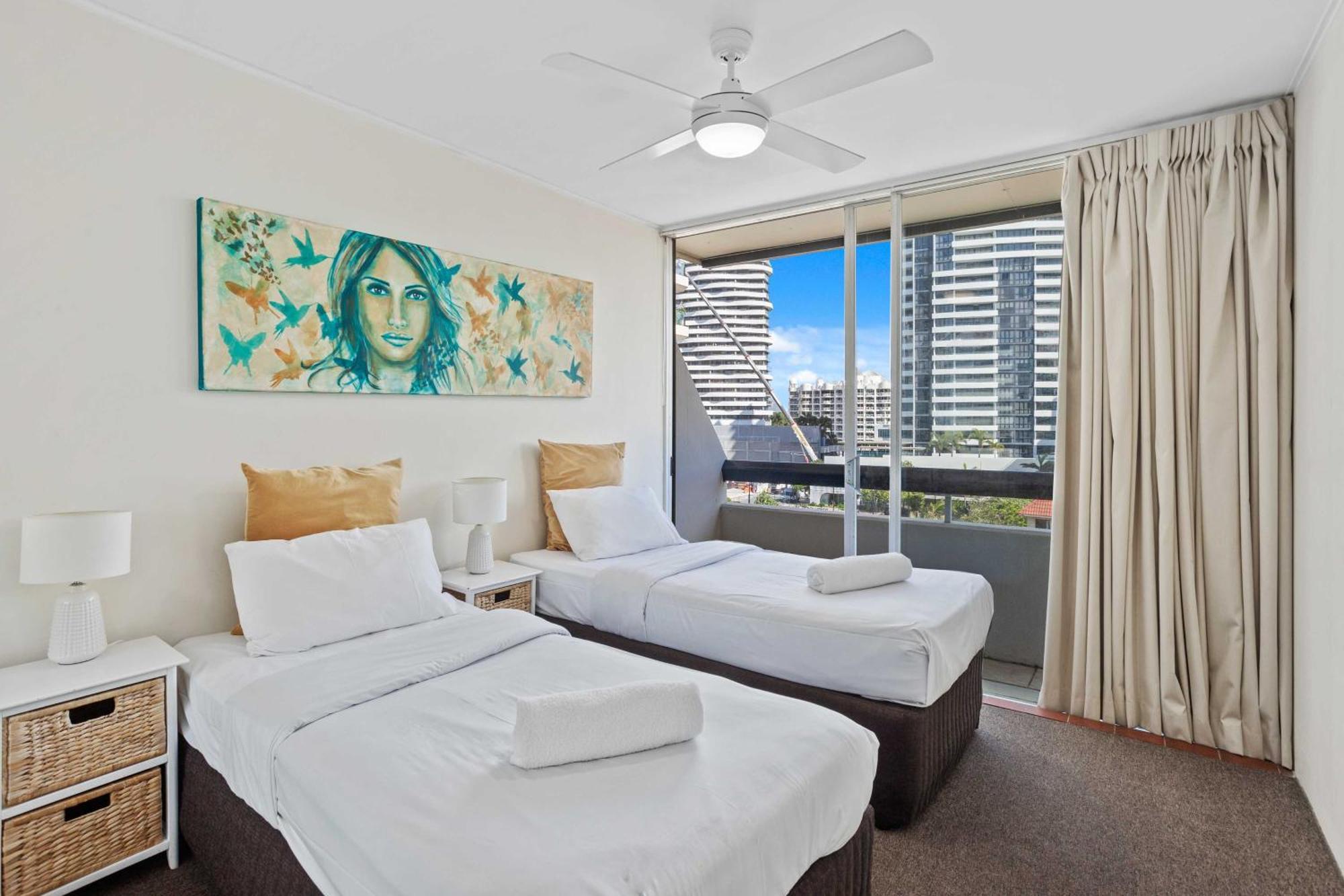 Hi Ho Beach Apartments On Broadbeach Gold Coast Exterior photo