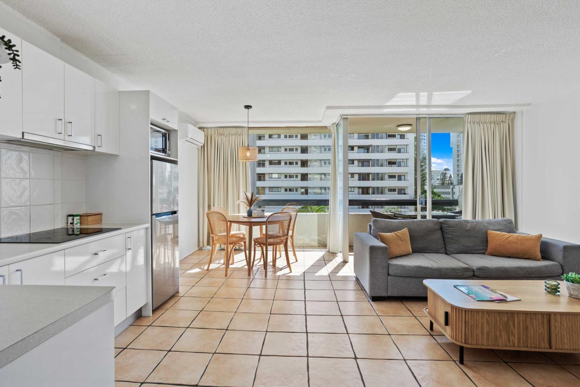 Hi Ho Beach Apartments On Broadbeach Gold Coast Exterior photo
